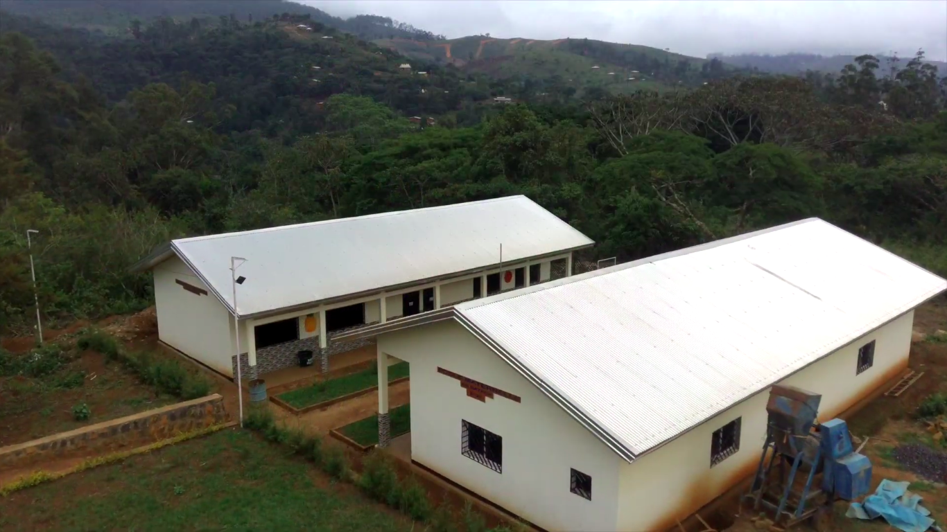 Progetto comunitario per la promozione di una scuola materna nel villaggio rurale di Batack, nell’ovest del Camerun.