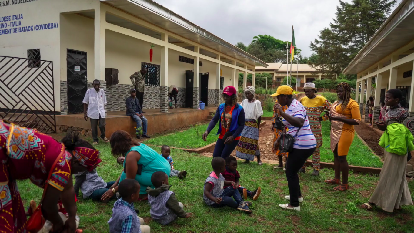Progetto comunitario per la promozione di una scuola materna nel villaggio rurale di Batack, nell’ovest del Camerun.