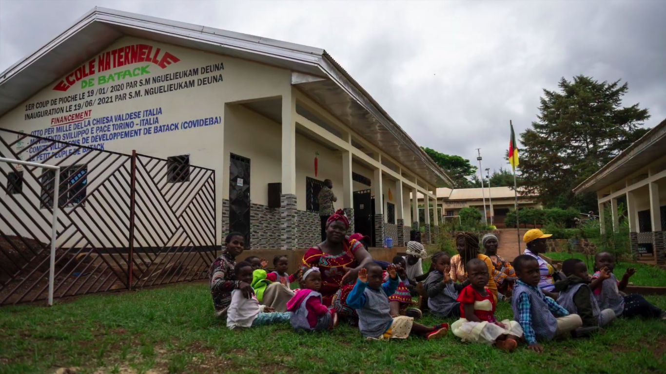 Progetto comunitario per la promozione di una scuola materna nel villaggio rurale di Batack, nell’ovest del Camerun.