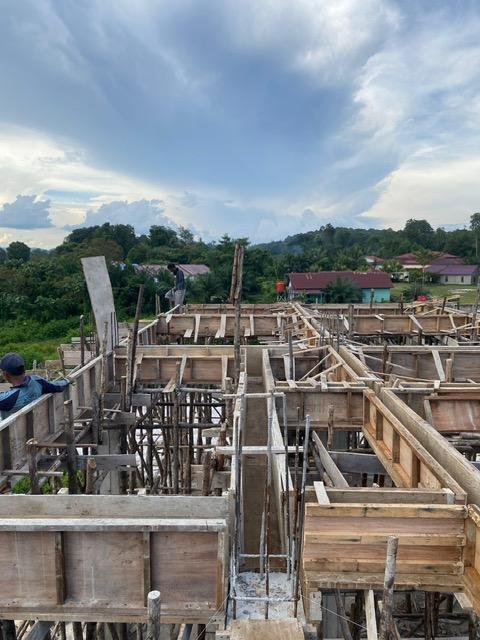 Costruzione e attrezzatura di una residenza per studenti indigenti a Balai Berkuak, in Indonesia, per favorire l’accesso all’istruzione.
